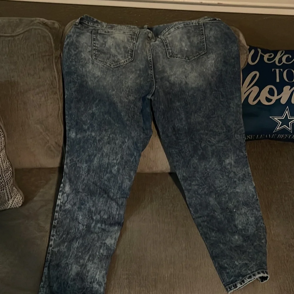 Jeans - Picture 2 of 3